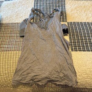 Lululemon women’s sz 8 tank with built in bra